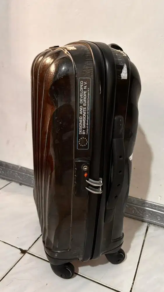 Samsonite cosmolite 20 inch