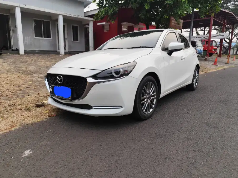 Mazda 2 GT th 2021 facelift putih