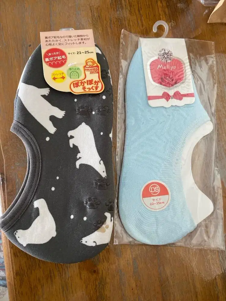 Kaos Kaki Wanita