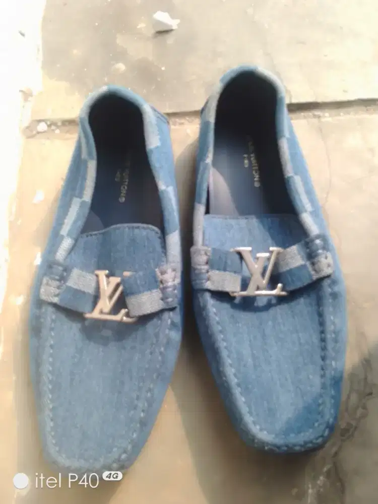 Jual sepatu LV second no minus no 42