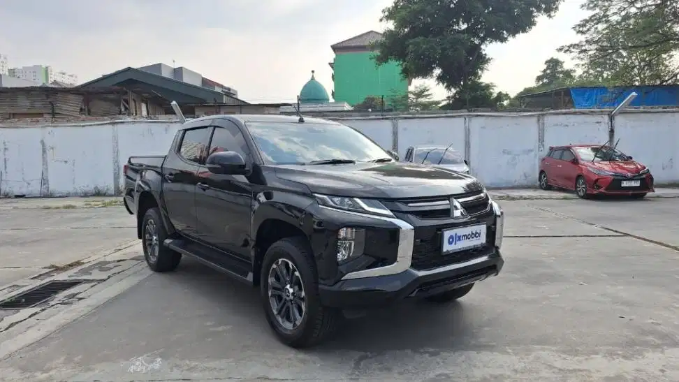 KM Rendah - Mitsubishi Triton 2.4 Double Cabin Ultimate Solar-AT 2023