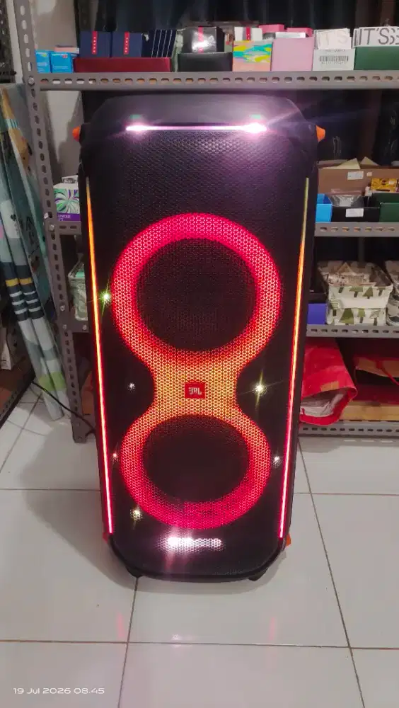 Jbl Partybox 710 portable bluetooth karaoke speaker by Harman Kardon