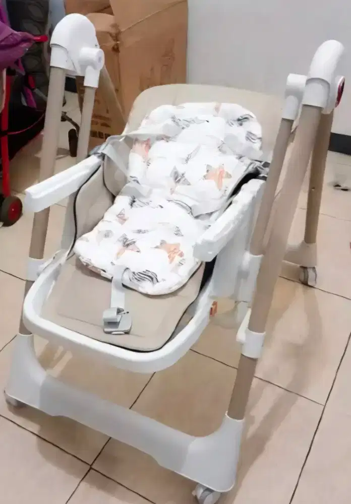 Meja makan & ayunan bayi