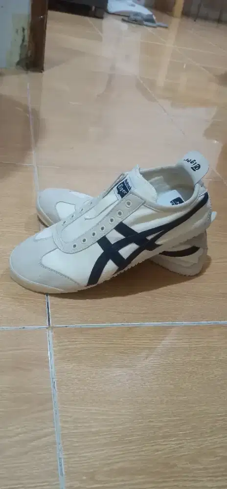 Sepatu Onitsuka Tiger Slip On