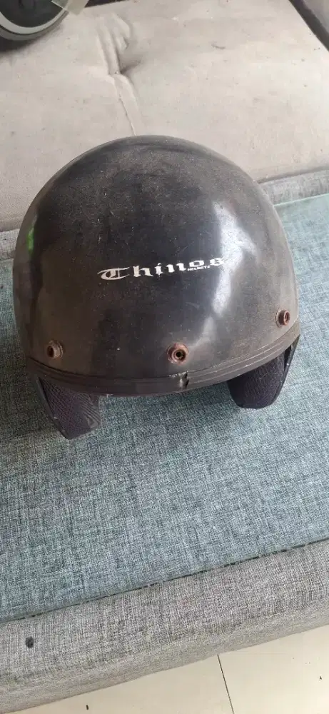 Helm bekas tanpa kaca
