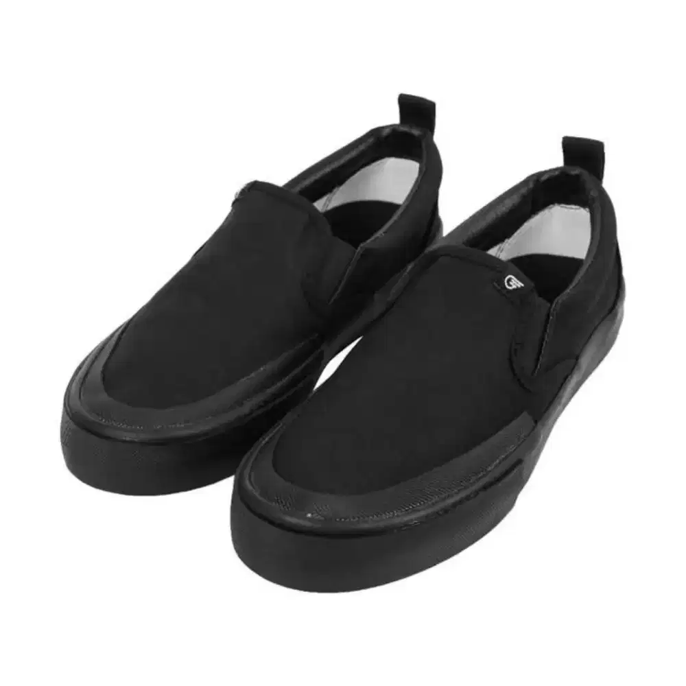 SEPATU SLIP ON FULL BLACK ORI GOZEAL