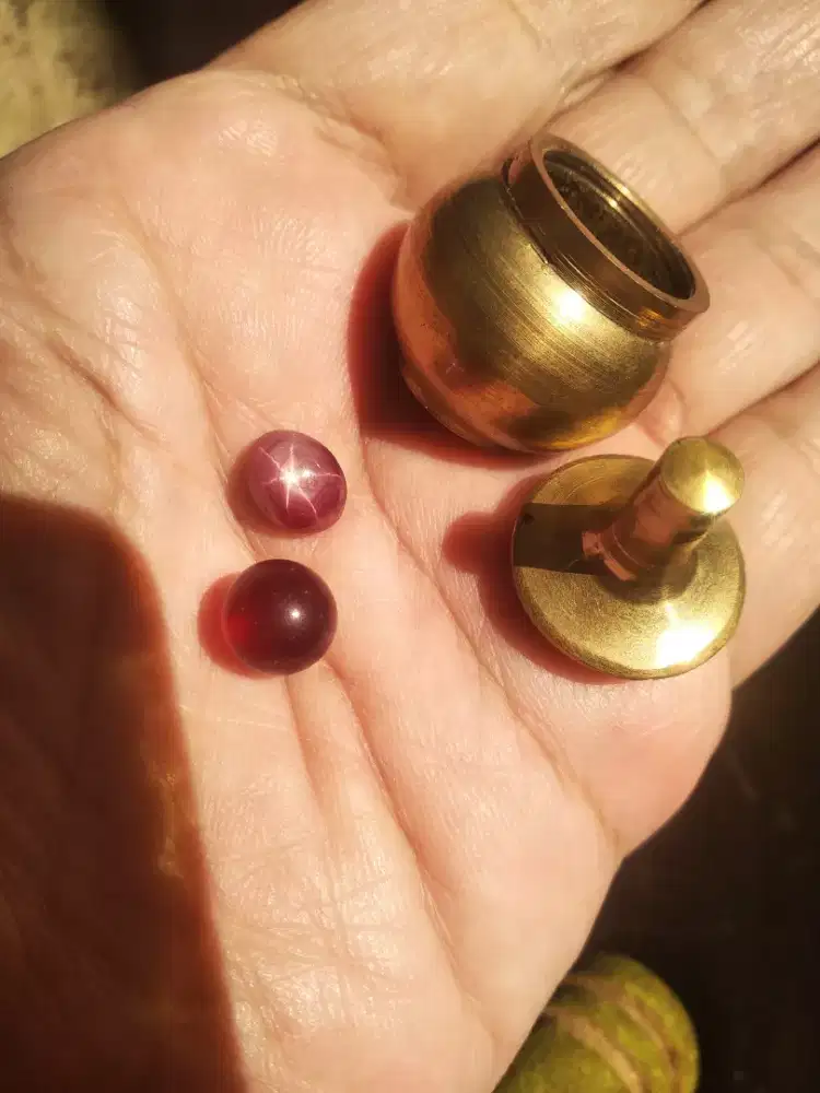 Batu Ruby Merah