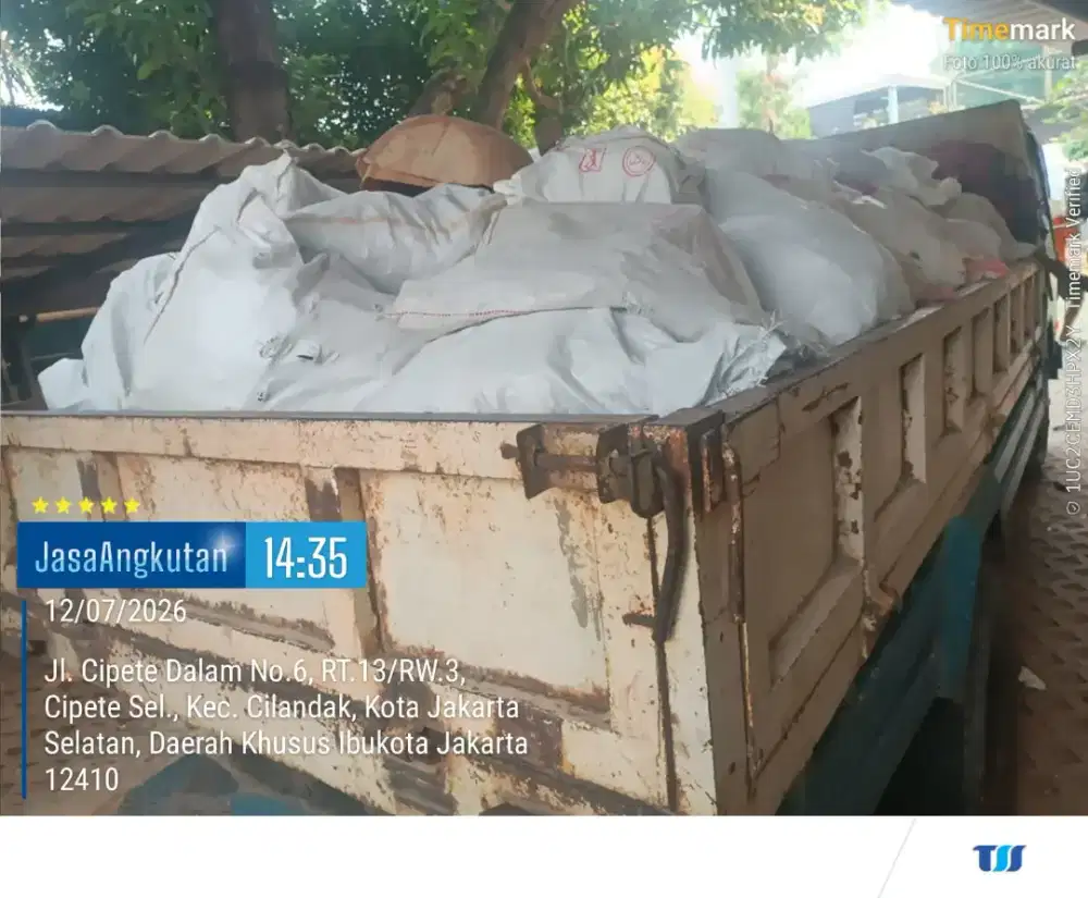 Jasa buang puing dan angkutan tanah