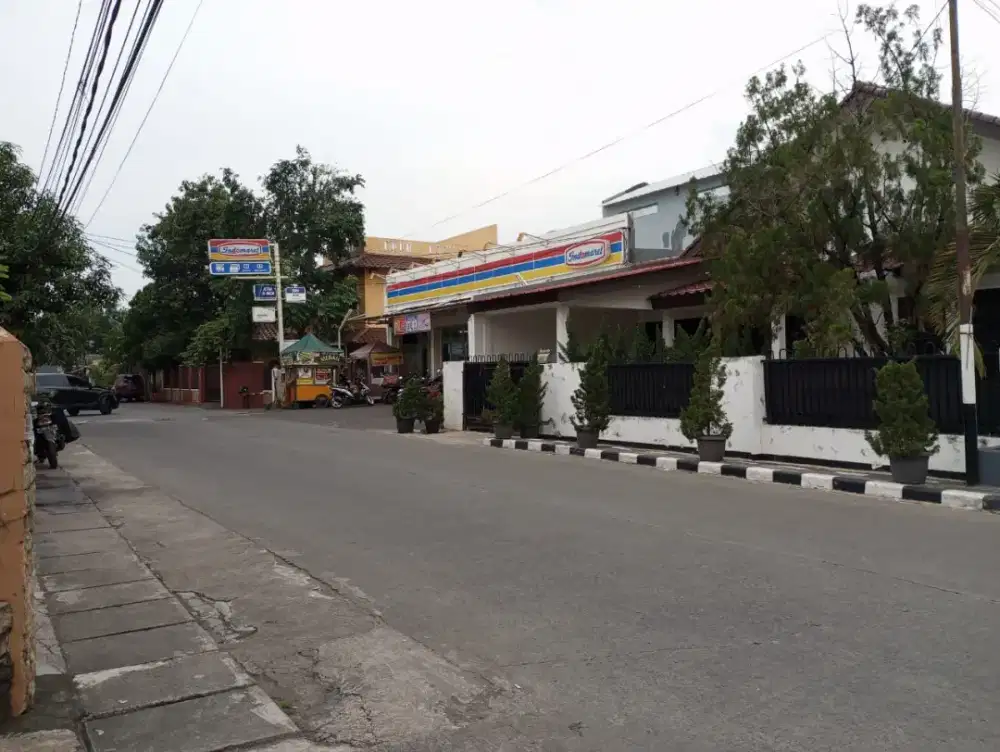Di Jual Rumah Besar, lokosi Strategis, pingiran jalan raya