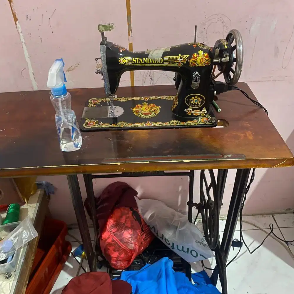 2 Buah Mesin Jahit Siap Pakai