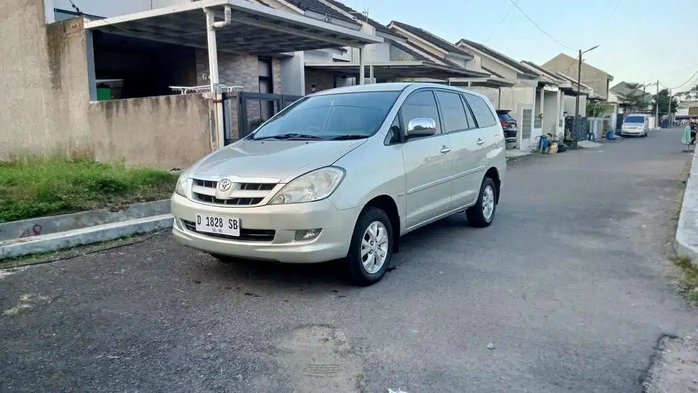 Toyota Kijang Innova 2005 Bensin