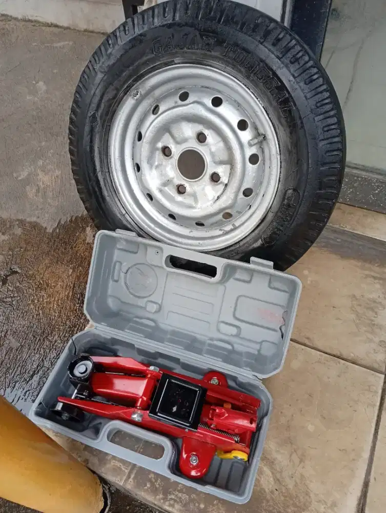 Velg kaleng ring 13 +dongkrak msih baru jarang di pakai