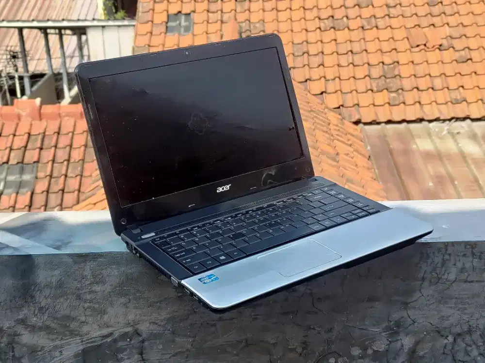 Acer E1-471 Core i7 3.0GHz RAM 8GB SSD 128GB Murah