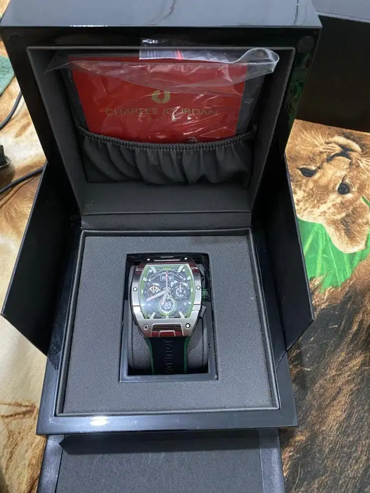 Jam tangan Charles Jourdan
