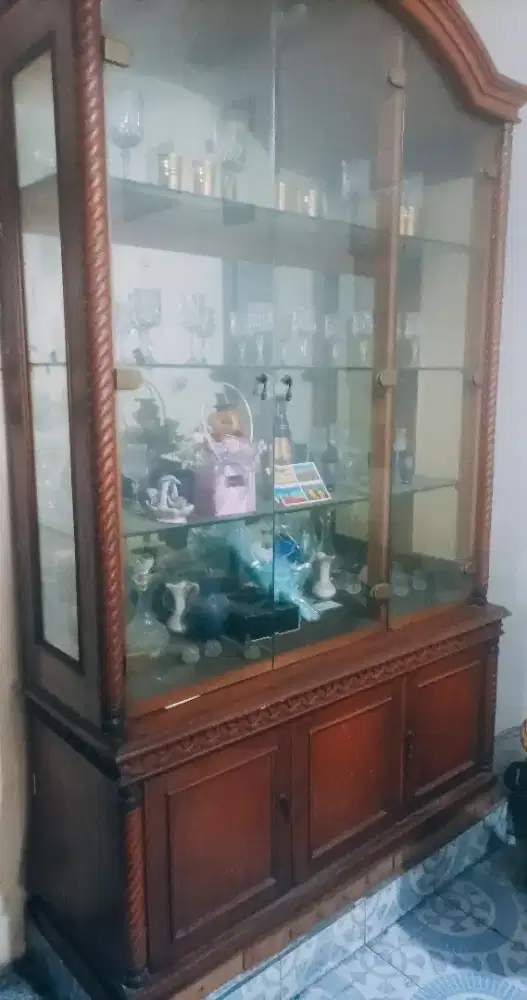 lemari tamu hias
