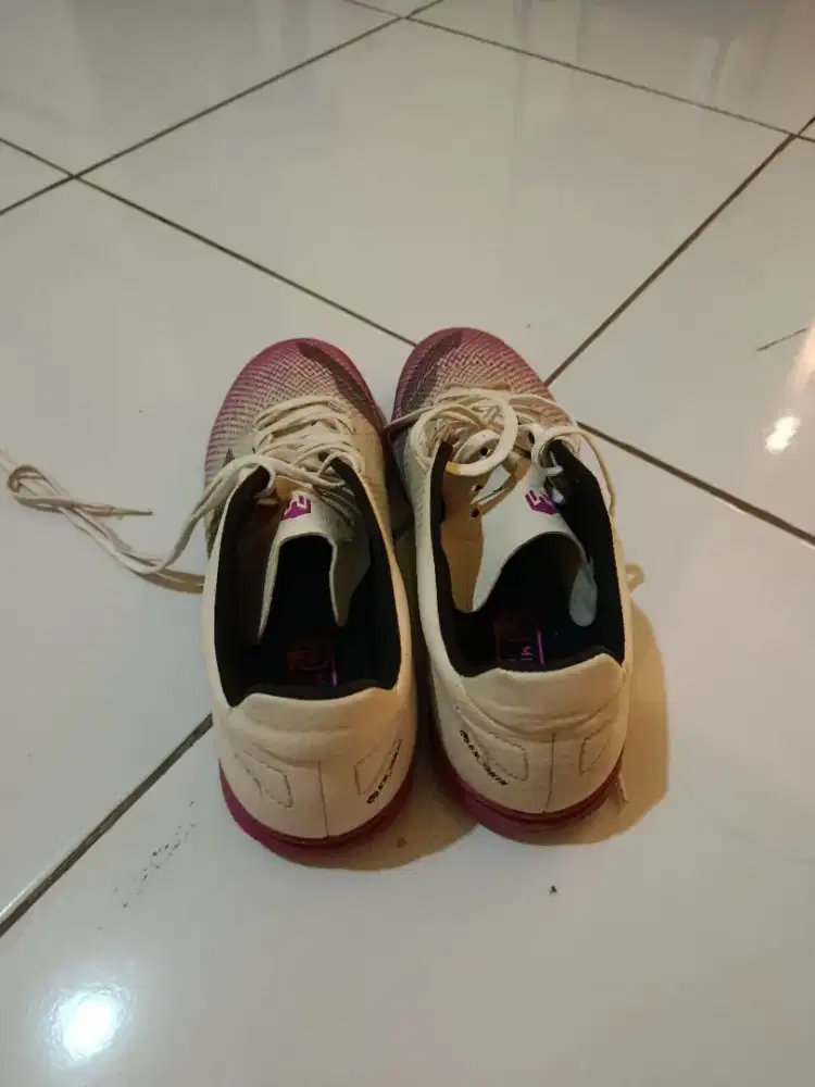 Jual sepatu Mills ukuran 39