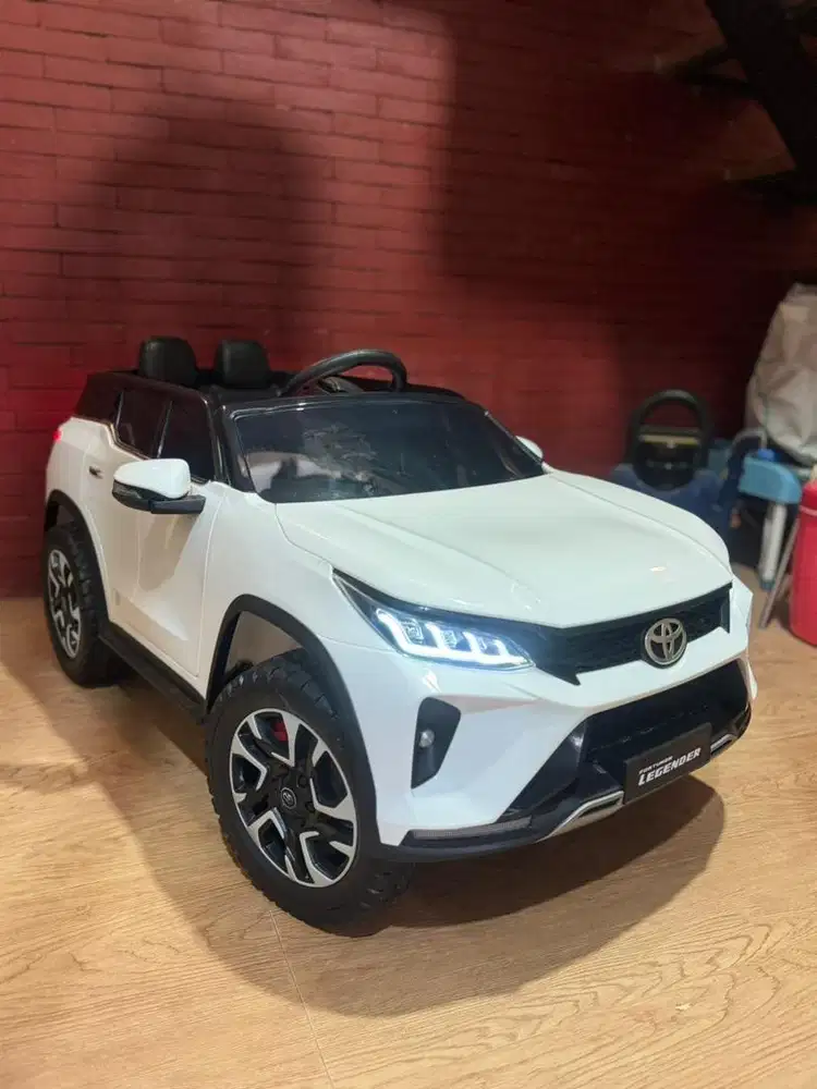 Toyota Fortuner Legender (PMB M-7588)