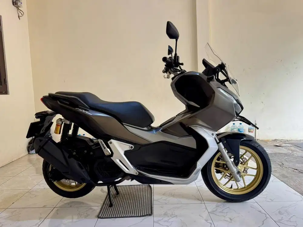 Honda ADV 150 CBS ISS MULUSSS Keyless Pajak Hidup Panjang