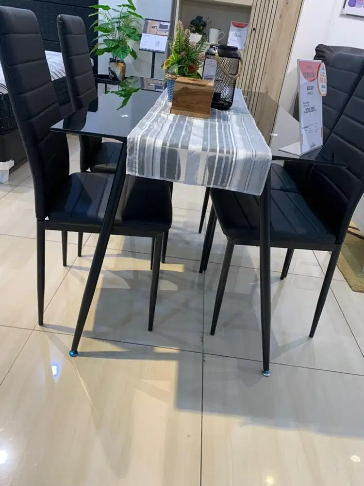 SOLEBY DINING SET