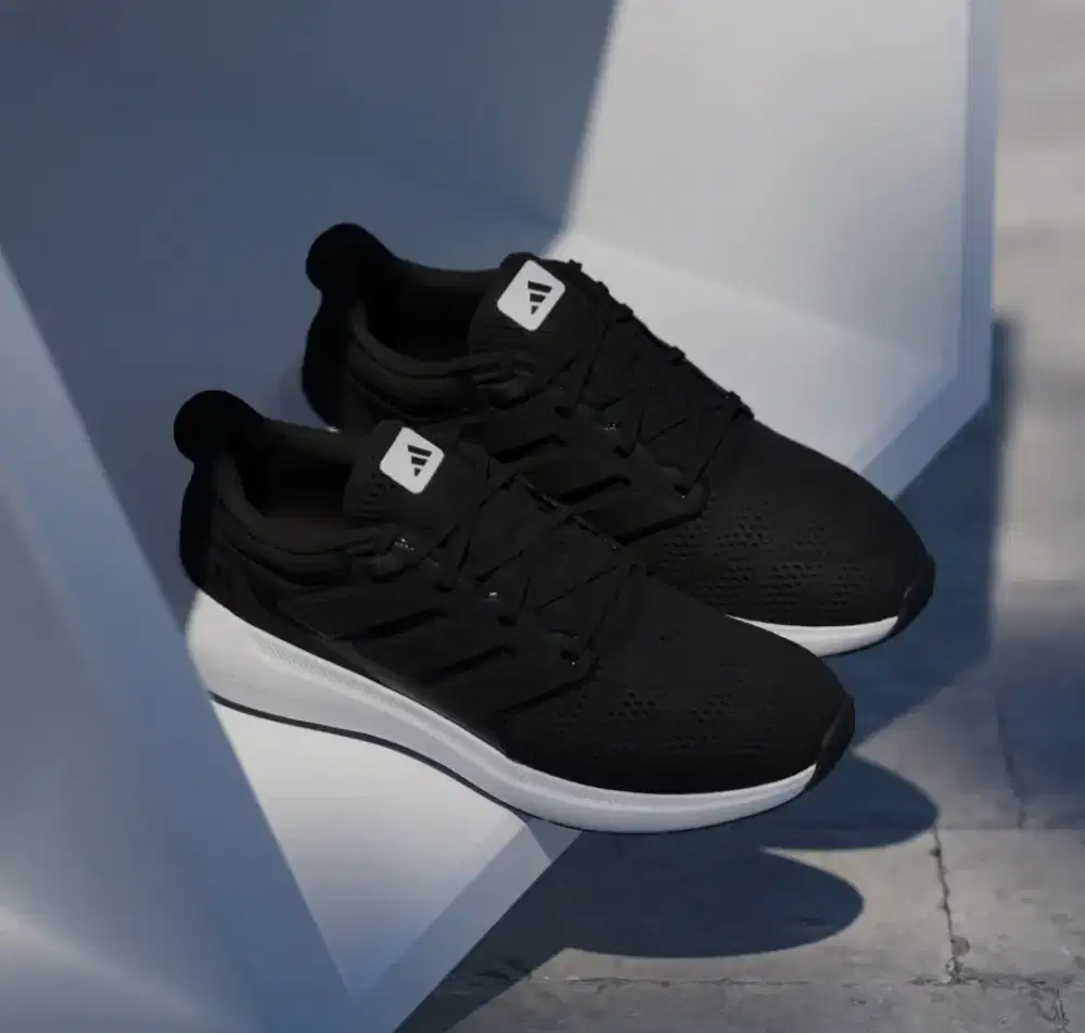 SEPATU ADIDAS ULTIMASHOW 2.0 UK 45 1/3