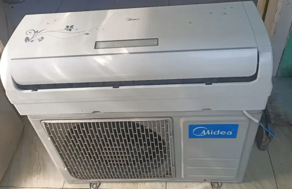 Jual ac midea 1/2 lowwat 320 wat kondisi 95% ori semua