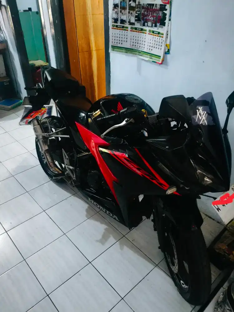 Honda CBR 150 thn 2017