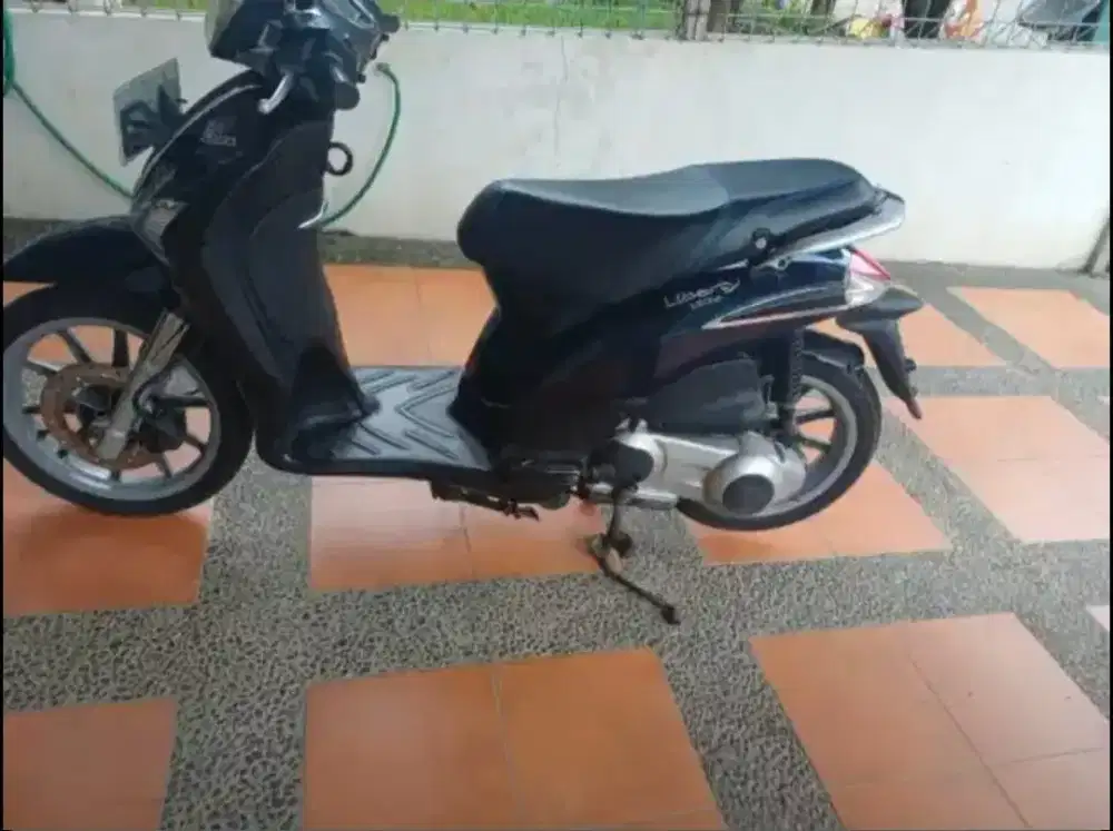 Dijual Piaggio Liberty 150 ie th 2011 biru mulus