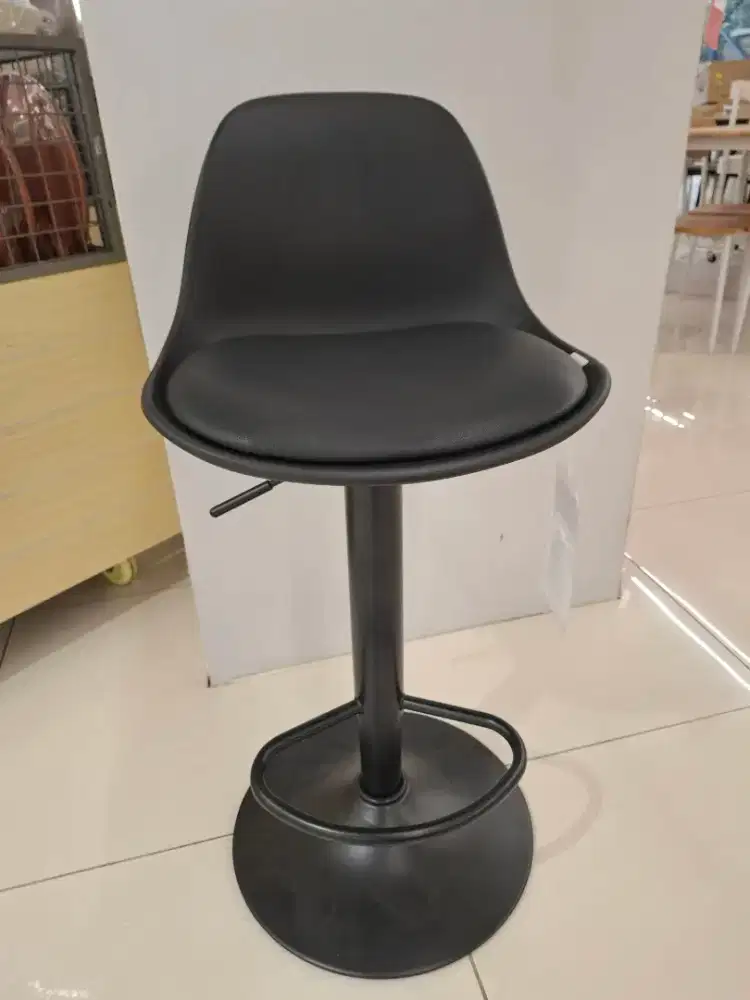 Kursi Bar Pegas Hitam