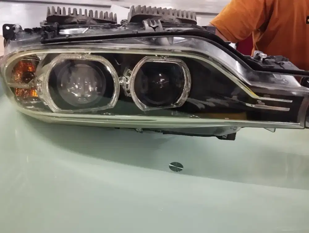Lampu depan bmw 320i