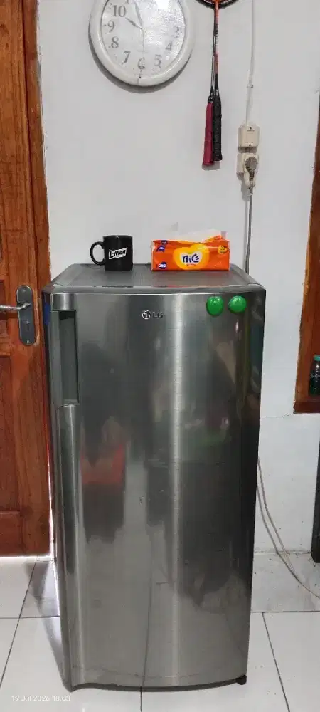Dijual kulkas merk LG