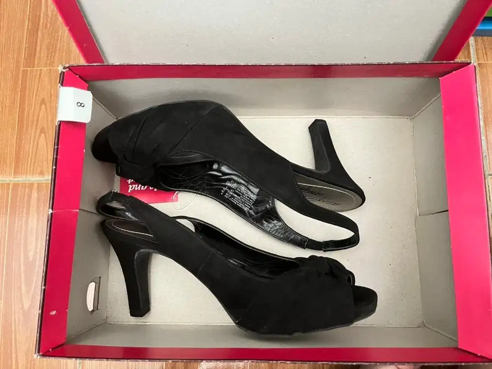 Sepatu High Heels by Payless Dexflex Comfort