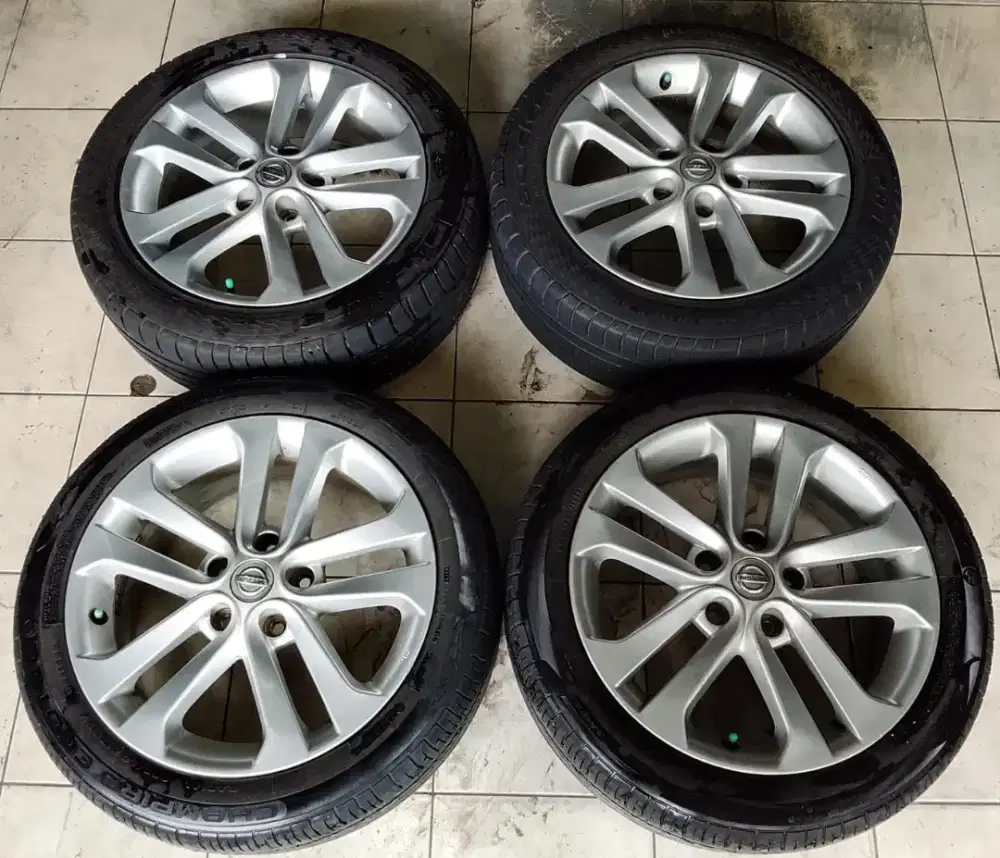 Dijual..4pc velg nissan juke R17+ban