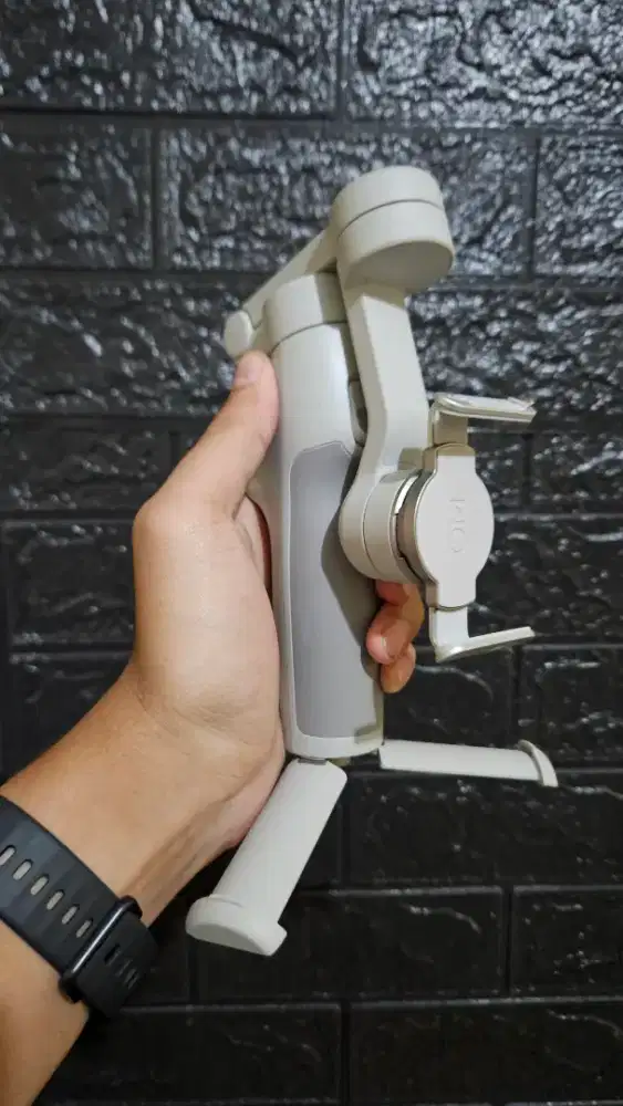 DJI Osmo Mobile 7 gimbal