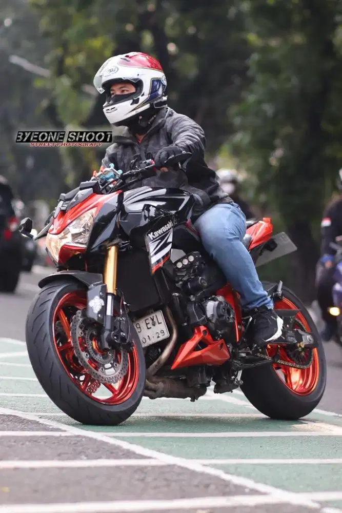 KAWASAKI Z800 ORANGE
