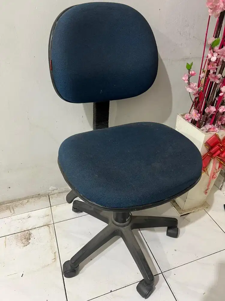 Dijual 2 Unit Kursi Sandar Putar Kantor