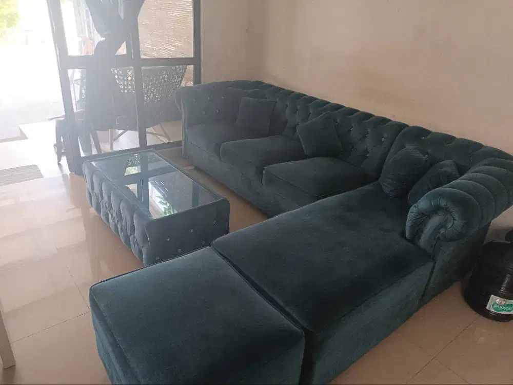 Sofa L Chesterfield Beludru Set Lengkap (Sofa+Ottoman+Meja) Mulus