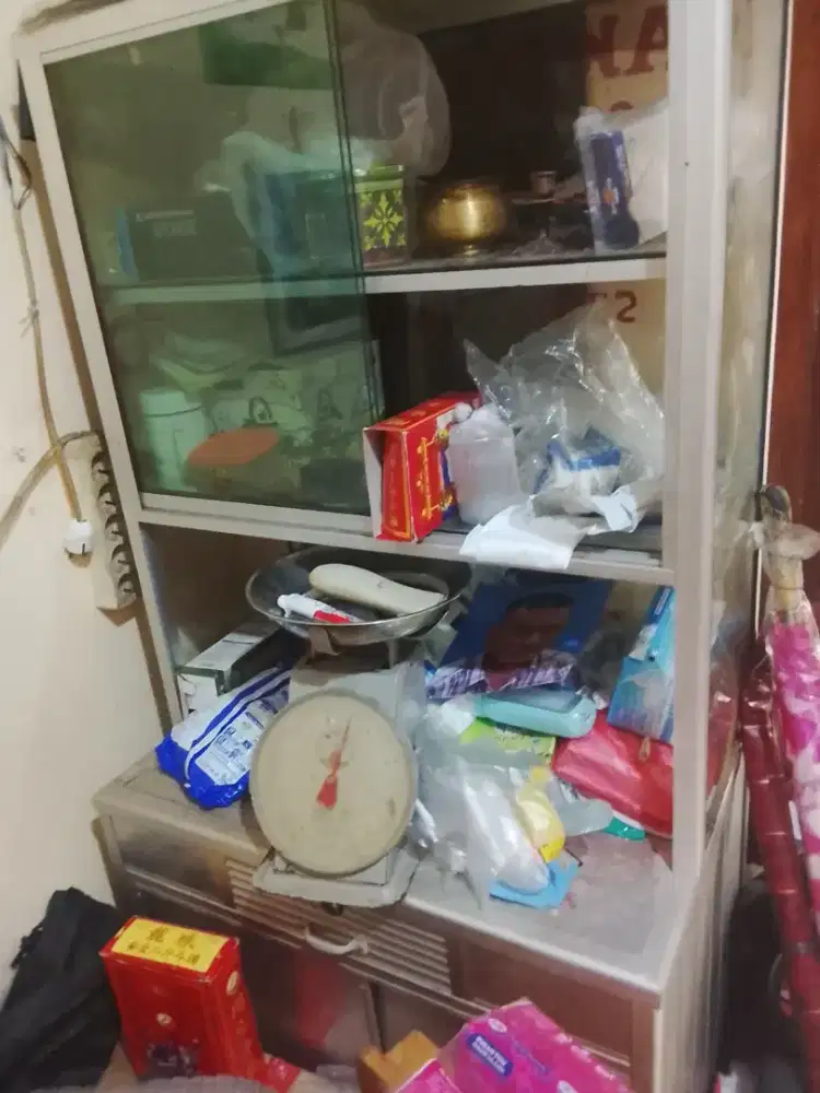 Etalase Kaca Masih Bagus!
