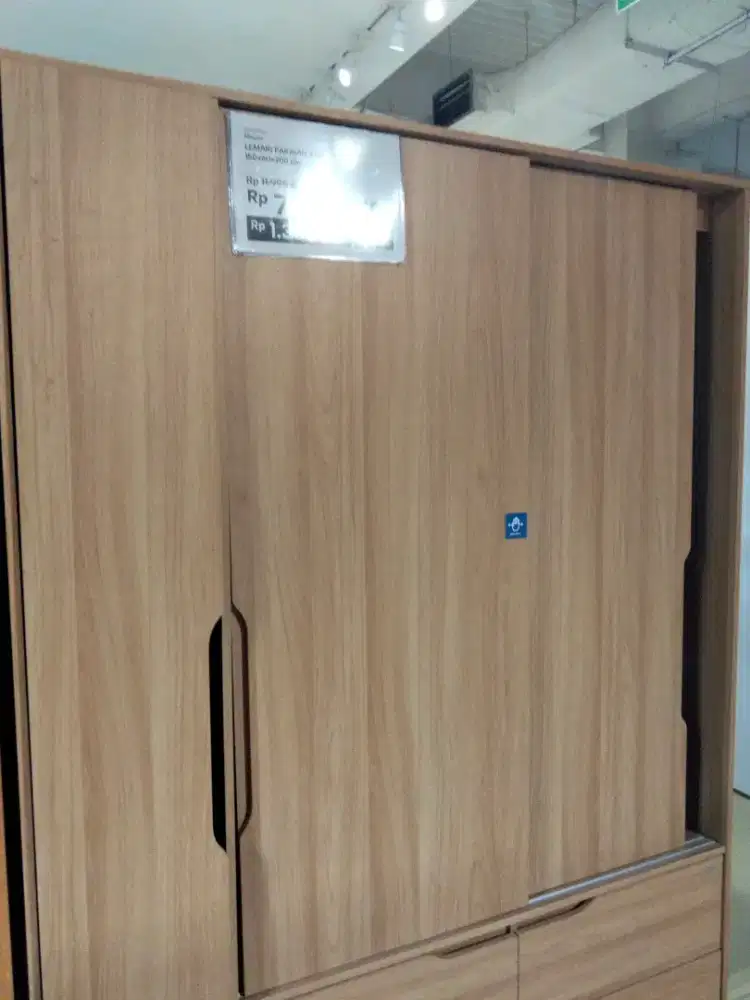 LEMARI PAKAIAN 2 PINTU
