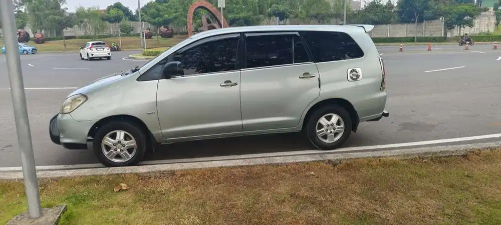 Toyota Kijang Innova 2005 Bensin