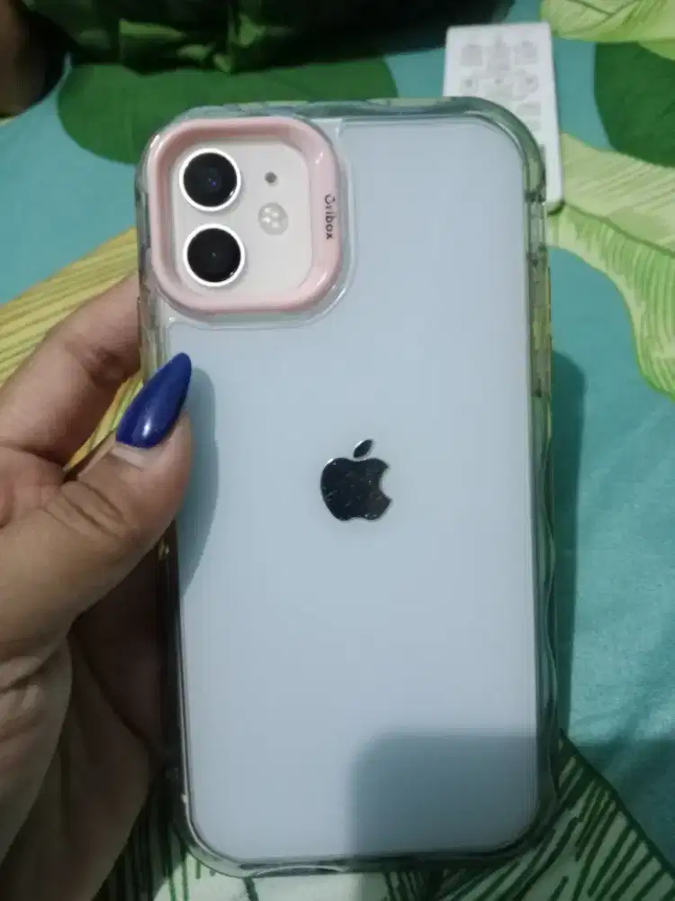 Jual iphone 11 64gb warna putih pemakaian cewe body mulus