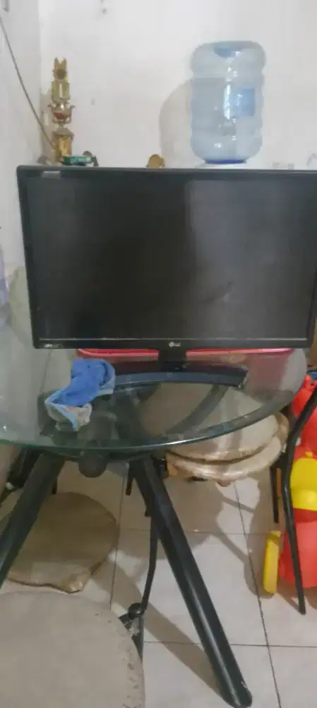 LEDTV LG 22 inch warna hitam