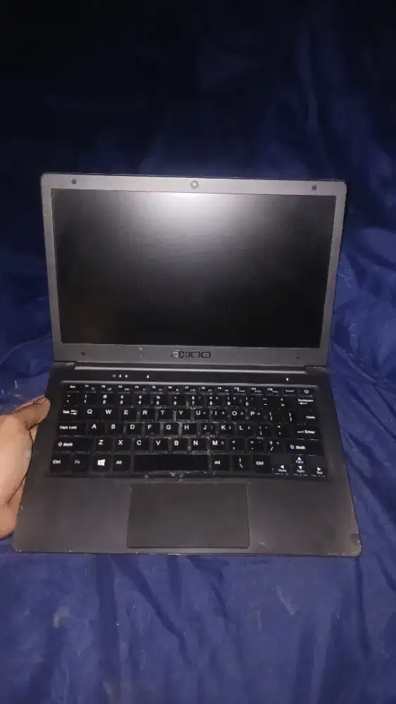 DI jual laptop axiioo sebatang kara minus batre kembung