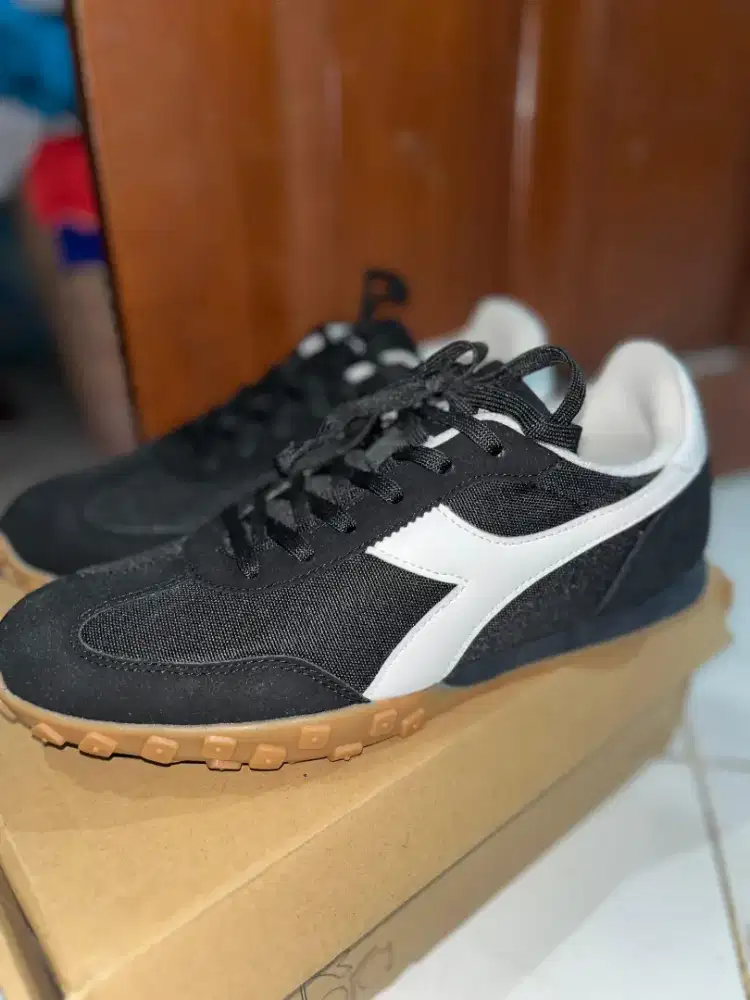 Sepatu Diadora Pavia