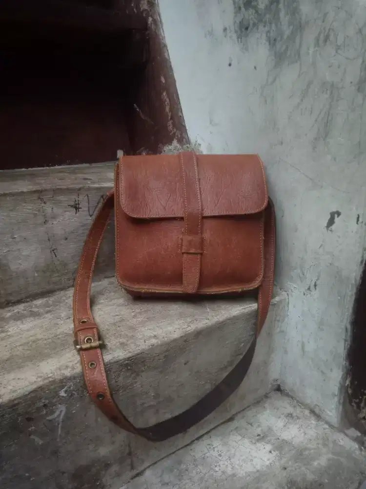 Tas Sling Bag Kulit Asli
