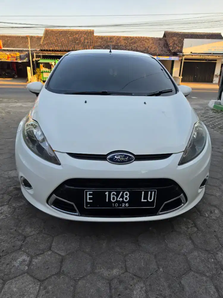 Ford fiesta at tahun 2011