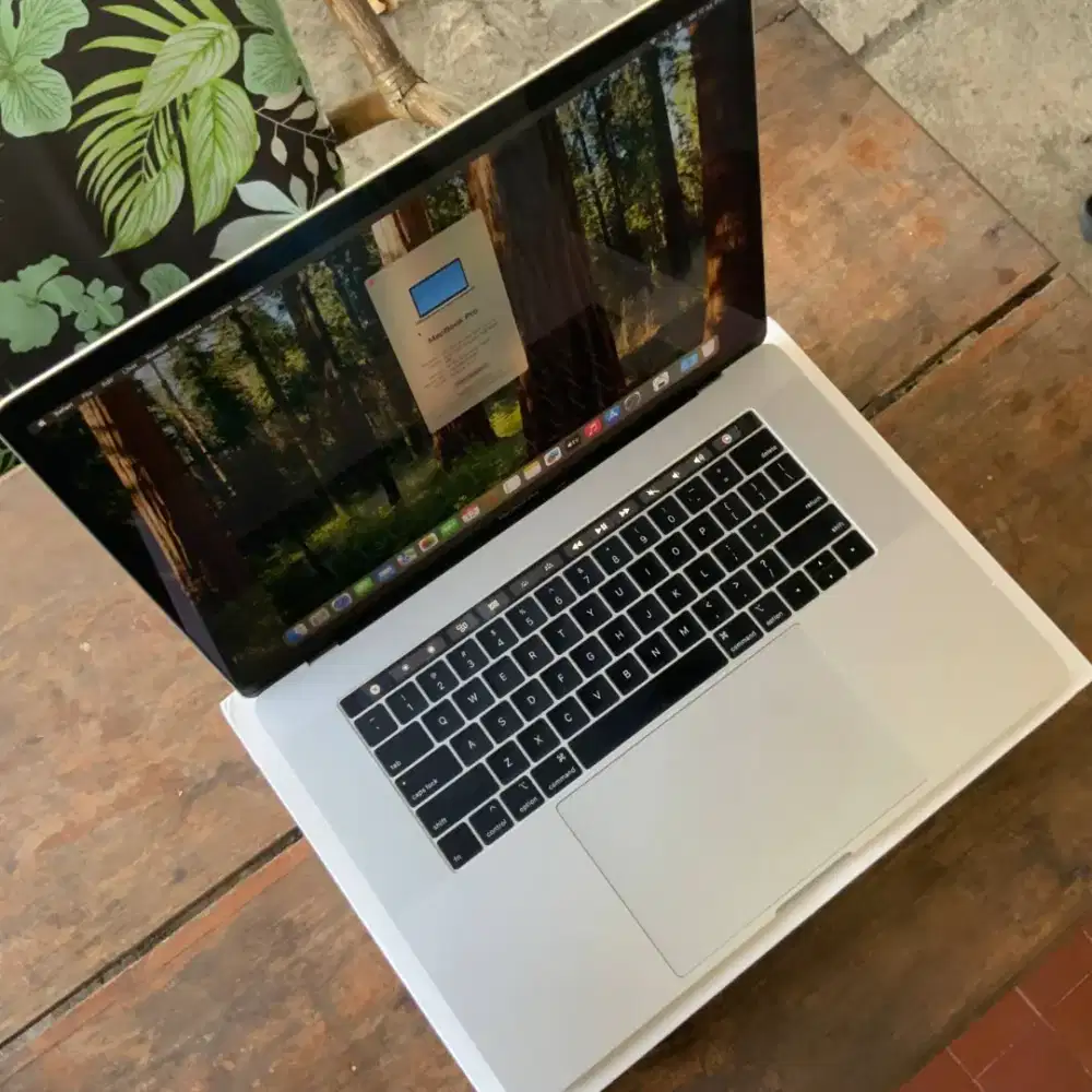 Macbook Pro 2018 15 16/512GB i7 TouchBar Fullset Mulus