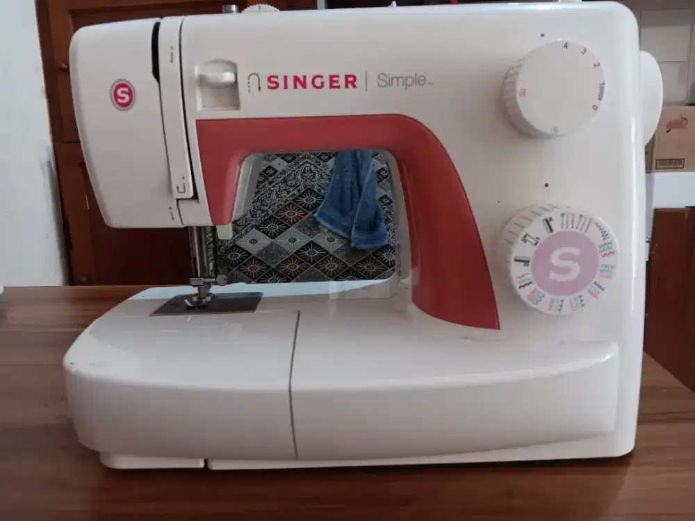 Mesin jahit portable Singer