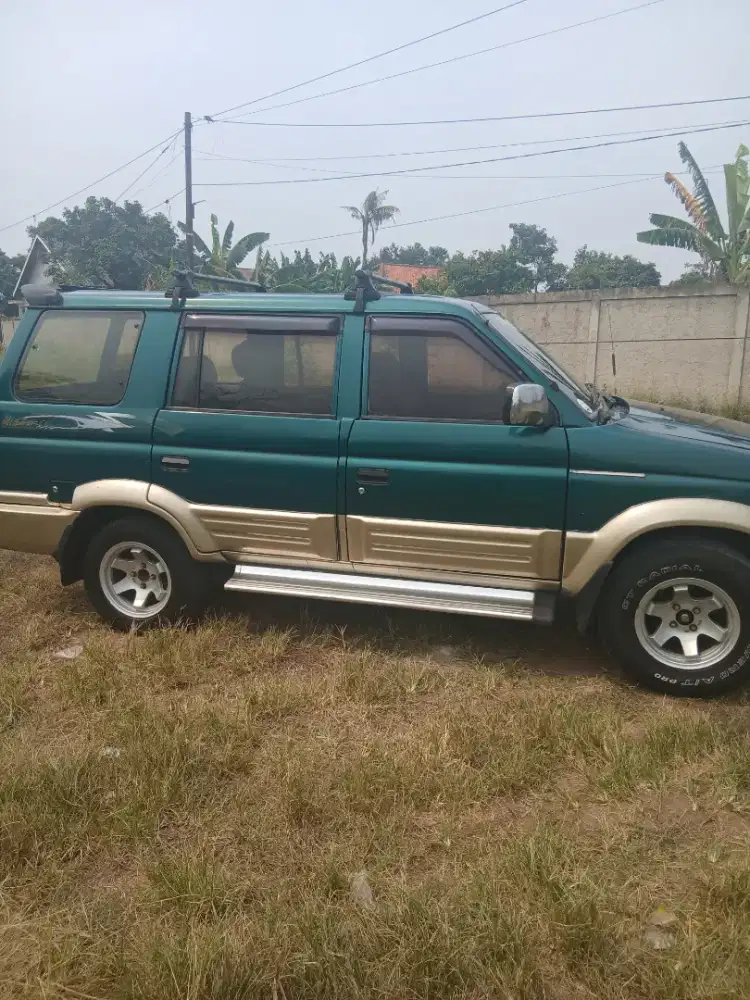 ISUZU PANTHER HI-SPORTY 2.5 SOLAR 2000 KOTAK TIPE TERTINGGI