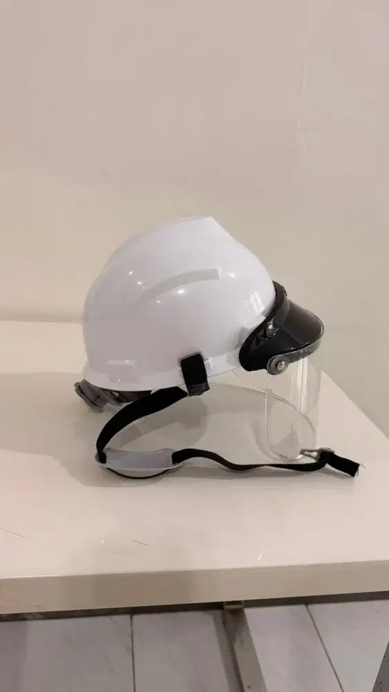Helm Keselamatan Kerja dengan penutup wajah dan cover