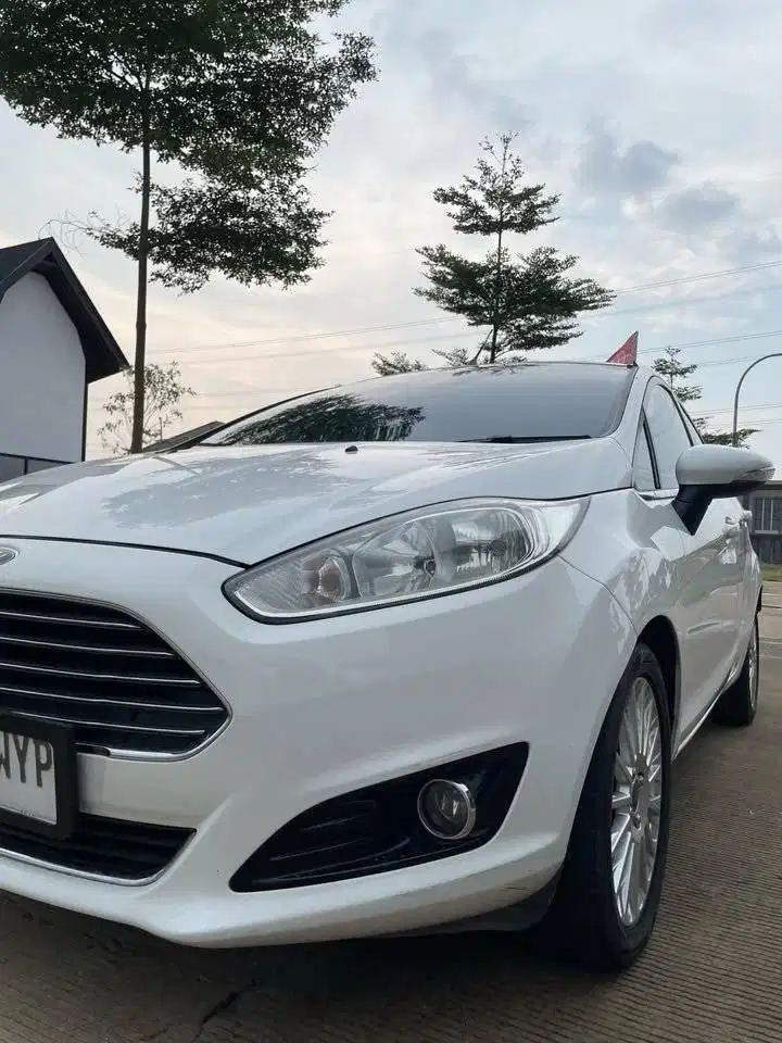 2014 Ford Fiesta S facelift